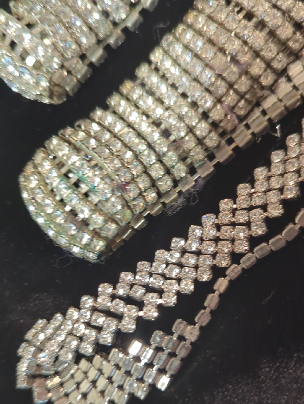 3 Choker Necklaces And A Pair Of Earrings In One Lot.